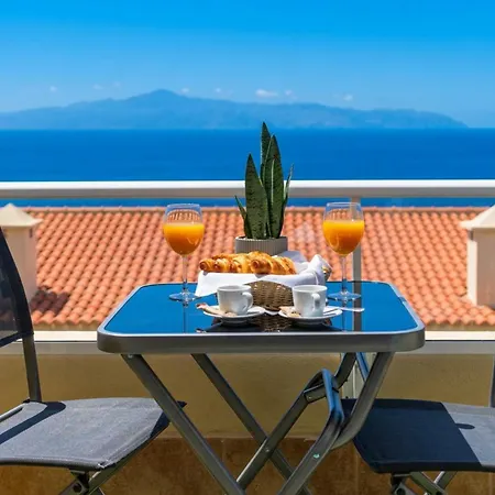 Townhouse Luxury - Relax With Stunning Sea Views Ferienhaus *